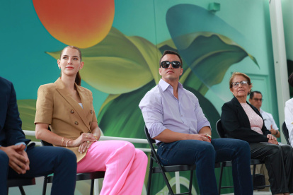 El presidente Noboa y su esposa, Lavinia Valbonesi, en un acto en Estados Unidos.