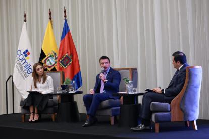 El primer mandatario, junto a representantes del sector empresarial.