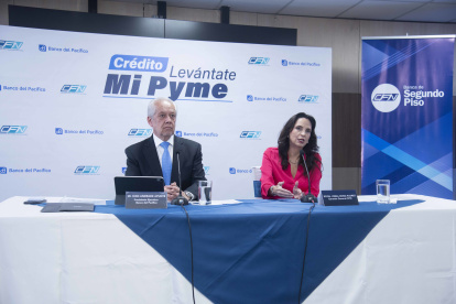 Anuncio. Iván Andrade y Virna Rossi, directivos de Banco del Pacífico y CFN presentaron crédito para las pymes.