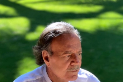 Julio Iglesias.