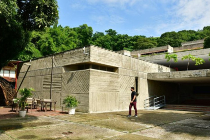 Edificio. Las edificaciones de los años 70 son considerados brutalistas porque muestran el desarrollo industrial.