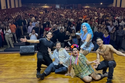 Sofía Caiche durante presentaciones con La Pareja Feliz