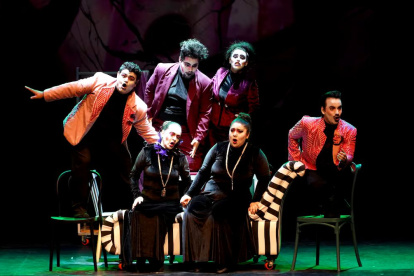 Escena de la obra "Così fan tutte", que se presentará este 4 y 5 de abril de 2025 en Quito, en la Casa de la Música.