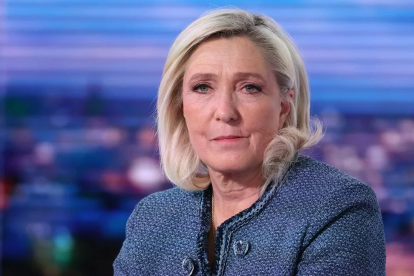 La política ultraderechista francesa Marine Le Pen en una entrevista tras su condena por malversar fondos del Parlamento Europeo.