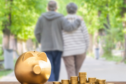 Las personas se pueden jubilar a partir de los 60 años de edad más 30 años de aportación.