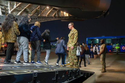 Los migrantes son deportados en vuelos desde Estados Unidos.