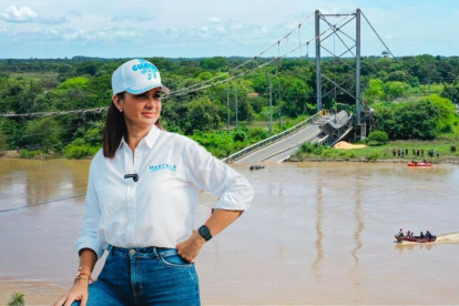 Marcela Aguiñaga es la prefecta del Guayas. La zona donde colapsó el puente está concesionada por una empresa que mantiene un contrato con la Prefectura del Guayas.
