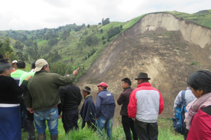 Consecuencia. Un deslave en la zona de Tablillas, parroquia Cebadas, cantón Guamote (Chimborazo), arrasó con todo a su paso.