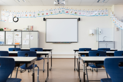 Ecuador implementará en mayo una regulación para el uso de teléfonos móviles en las aulas, comenzando por la región Costa-Galápagos.