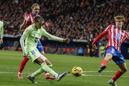 Lamine Yamal (i) será una de las principales armas de ataque en el Barcelona.