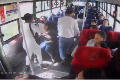Los tres implicados estaban sentados en la parte de atrás del bus.