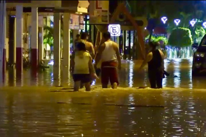 Desbordamiento de esteros  y creciente del Río Grande, en Santa Ana.