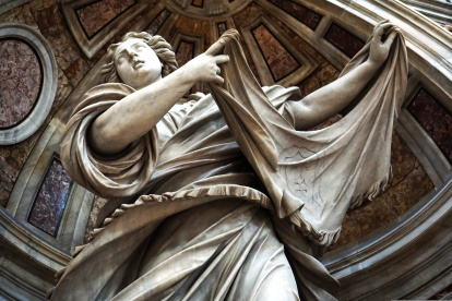 Escultura de Santa Verónica en el Vaticano, obra de Francesco Mochi