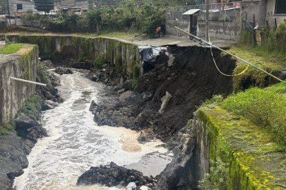 Riesgo. Los vecinos sienten temor que el deslizamiento afecte a las casas