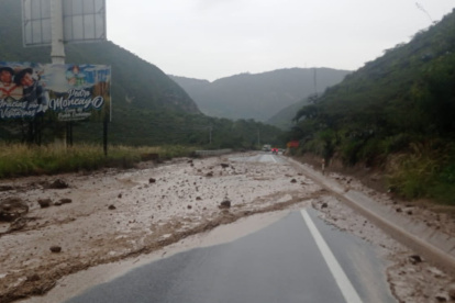 Río Pisque se desborda y afecta la Panamericana Norte en el sector Jerusalén