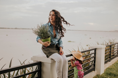 Desde su primer huerto en un piso 26 hasta sembrar en 21 provincias, Claudia promueve un vínculo activo con la naturaleza.