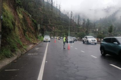 Por el deslizamiento se cerró la avenida Simón Bolívar, en sentido norte - sur.