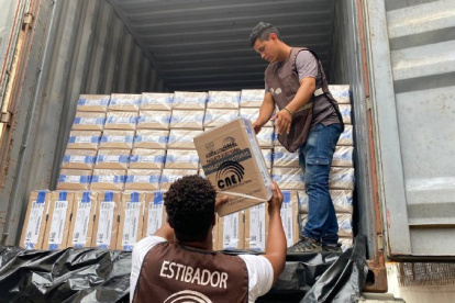 La distribución de paquetes electorales empieza con zonas más alejadas de la capital y termina en la provincia de Pichincha.