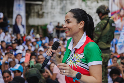 La candidata del correísmo, Luisa González, durante la campaña electoral.