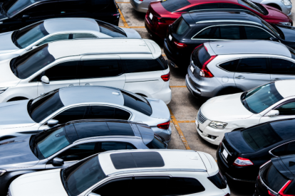 La venta de carro se redujo en marzo de 2025, en relación a marzo de 2024.