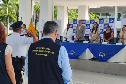 El vicepresidente del CNE, Enrique Pita, participó del simulacro electoral en Guayas.