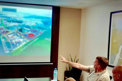 Prince estuvo acompañado del ministro de Defensa, Gian Carlo Loffredo.