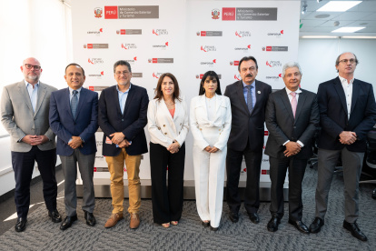 La ministra de Comercio Exterior de Perú, Desilú León, lideró una reunión con los principales gremios exportadores.