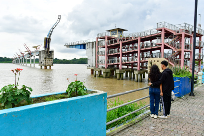 Lo que alguna vez fue punto masivo de encuentro de turistas y ciudadanos, hoy es un puente abandonado.
