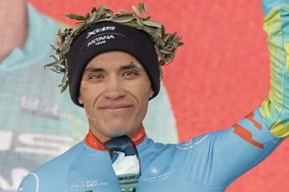 Harold Martín López celebra su victoria en el Tour de Grecia 2025.