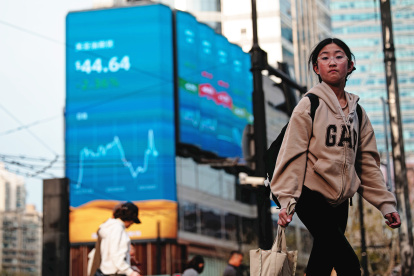 En Shanghai (China) la bolsa bajó 7,34 %, este lunes 7 de abril de 2025, como efecto de los aranceles globales que ha puesto Estados Unidos.