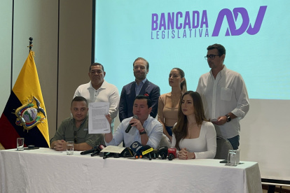 Investigación. La bancada oficialista prepara documentación para denunciar al Municipio de Guayaquil por el mal tratamiento del agua potable ante la Fiscalía; anuncian fiscalización en la Asamblea Nacional.