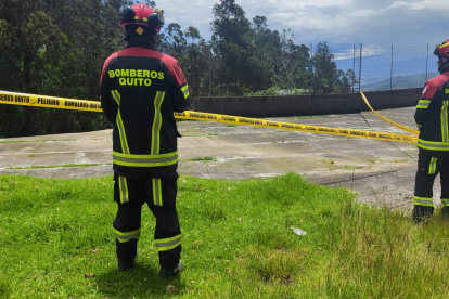 El Cuerpo de Bomberos de Quito y el COEQUITO acudieron a Conocoto para atender el tamaño registrado por las lluvias.
