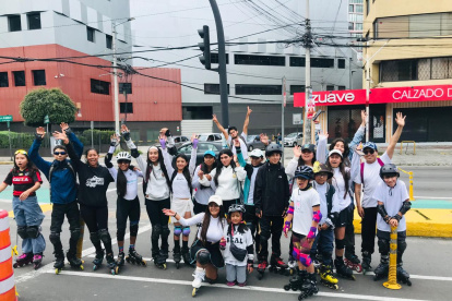 Quito Patina organizó una rodada el 6 de abril por calles de la capital de la República, a propósito del Global Roller Day.