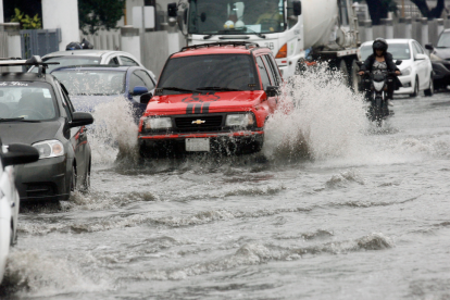 Algunas zonas de Guayaquil sufren de inundaciones