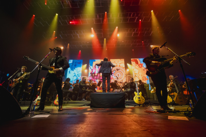 Veinte músicos son parte del espectáculo musical.