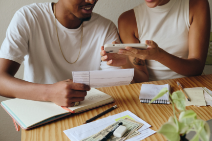 Descubre cómo saber si recibes el Bono de Desarrollo Humano en Ecuador. Consulta con tu cédula y conoce dónde y cuándo cobrar el subsidio.