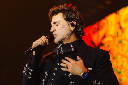 Alejandro Fernández tiene 53 años.