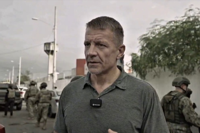 Erik Prince asistió a los patrullajes con policías y militares en el Suburbio de Guayaquil.