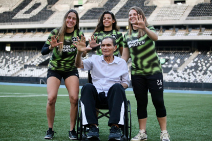 Manga estaba radicado en Brasil, donde recibió varios homenajes.