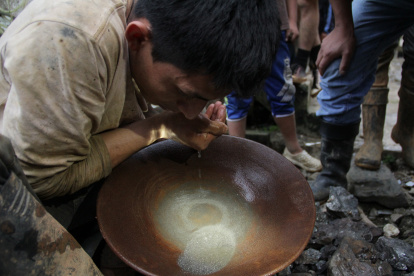 Mineros informales de Bella Rica y Ponce Enríquez, en Ecuador.