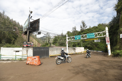 Desde la tarde del 6 de abril de 2025 la av. De Los Conquistadores permanece cerrada.