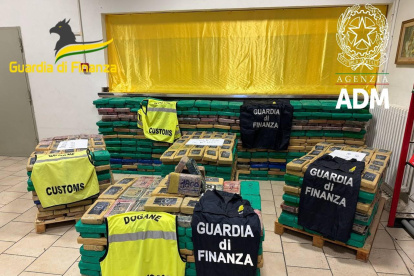 Las autoridades italianas ha confiscado 2.000 kilos de cocaína encontrada en un contenedor en el puerto de Livorno (noroeste) procedente de Ecuador