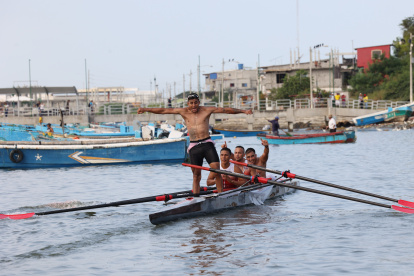 Cronometrando 6 horas, 38 minutos y 46 segundos, la yola del Club de Remo Ab. Manuel Calle #2 fue la campeona de regata Guayaquil-Posorja 2024.