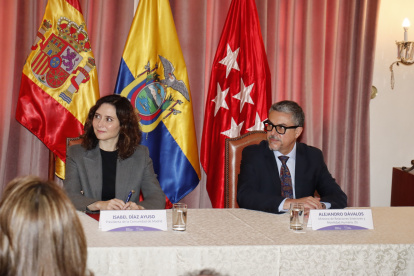 Isabel Díaz Ayuso estpa en Ecuador y asistió a la firma de la ratificación.