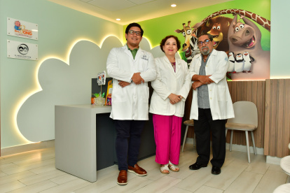 Los doctores William Zurita, Guillermina Yong y Héctor Zurita.