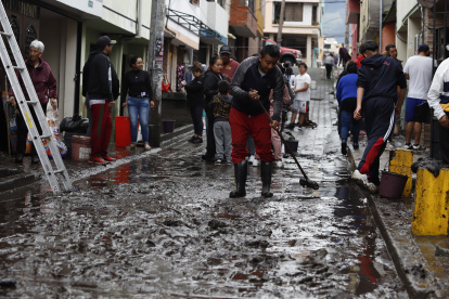 Inundación. El desbordamiento de la quebrada Shanshayacu afectó a 31 familias. El agua ingresó a los hogares lo que ocasionó perdidas materiales