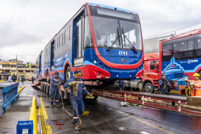 14 nuevos trolebuses 100% eléctricos llegaron a Quito.