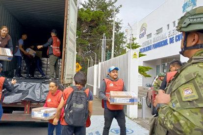 El material electoral llegó a Cotopaxi bajo custodia de personal de las Fuerzas Armadas.