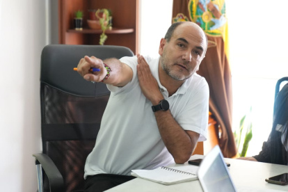 El prefecto de Azuaya Juan Cristóbal Lloret publicó en su cuenta de X un reclamo ante la falta de asignación de recursos.