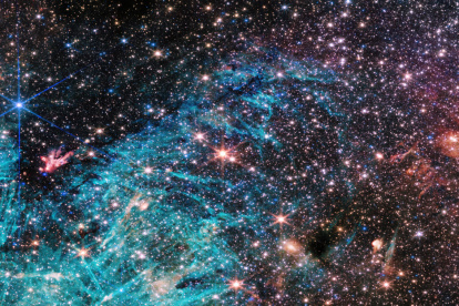 Una galaxia típica forma estrellas mediante la absorción y concentración de gas,